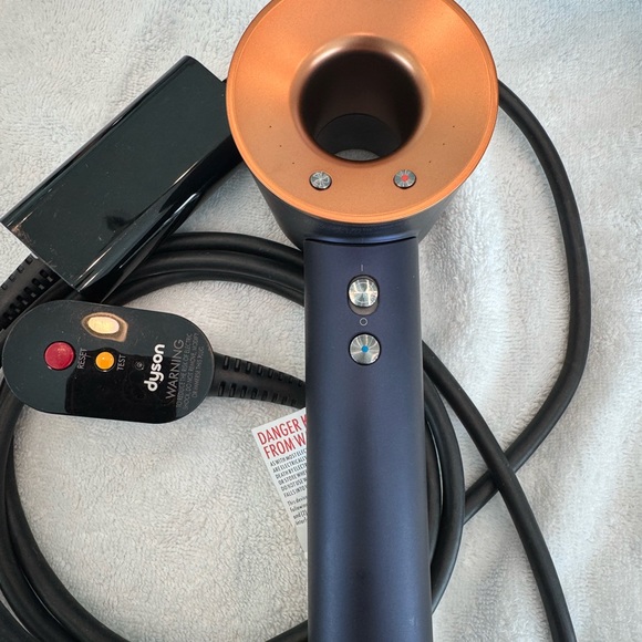 Dyson Supersonic Hair Dryer in Navy and Copper - Picture 2 of 11